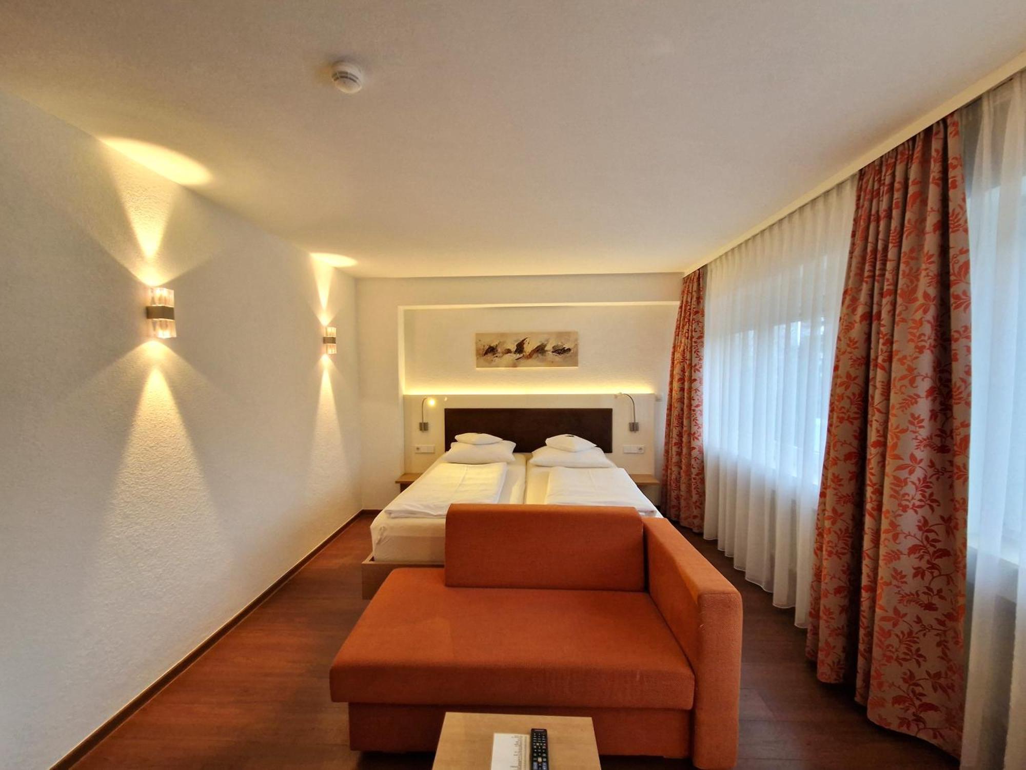Badhotel Restaurant Stauferland Бад-Болль Екстер'єр фото